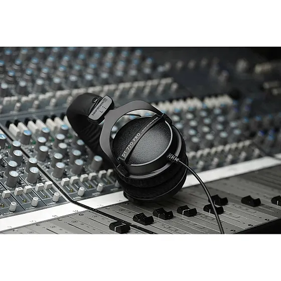 Наушники Beyerdynamic DT 770 Pro (80 Ohm) Limited Edition Black